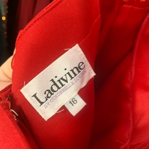 Red Beaded V-Neck Evening Gown NWOT - Picture 5 of 5